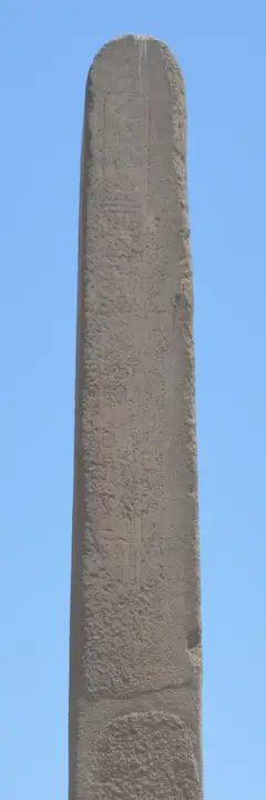 Crocodilopolis obelisk